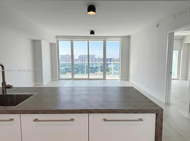 Building Photo - 400 Sunny Isles Blvd