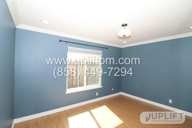 Building Photo - 3 bed 2 bath House With Solar And Communit...
