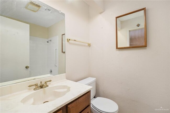 Building Photo - 15 Evergreen Ave