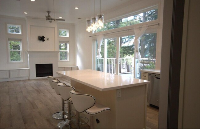 Building Photo - 90 Alta Loma Ct
