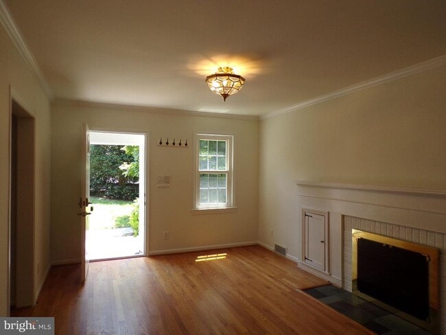 Building Photo - 5000 Ridgewood Rd