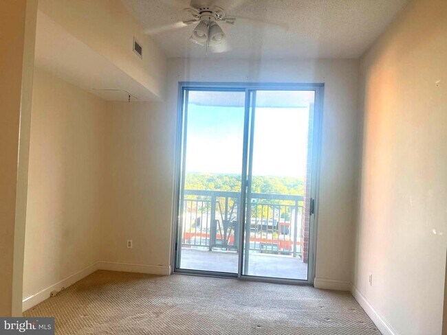 Building Photo - 1020 N Highland St