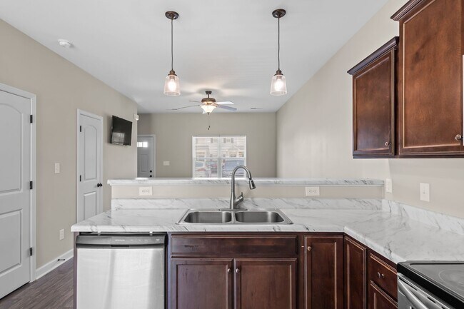 Building Photo - Marshall Farms Townhome Near Piney Green