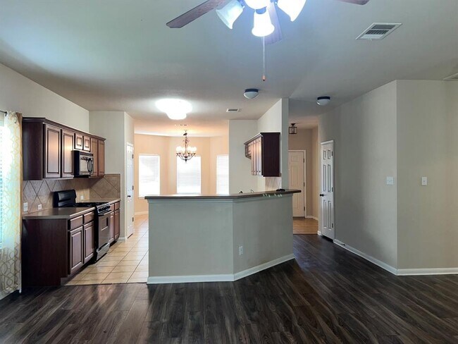 Building Photo - 507 Rosedale Blvd