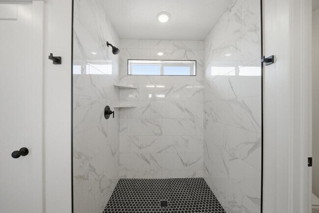 Building Photo - 946 Malibu Dr