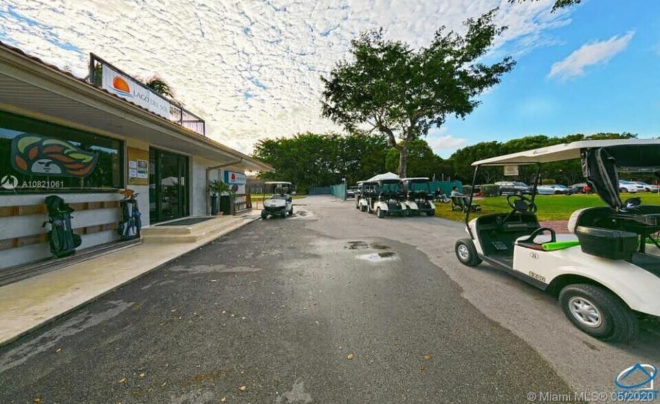 Building Photo - 3961 Adra Ave