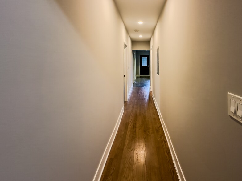 Building Photo - 1517 E 67th Pl