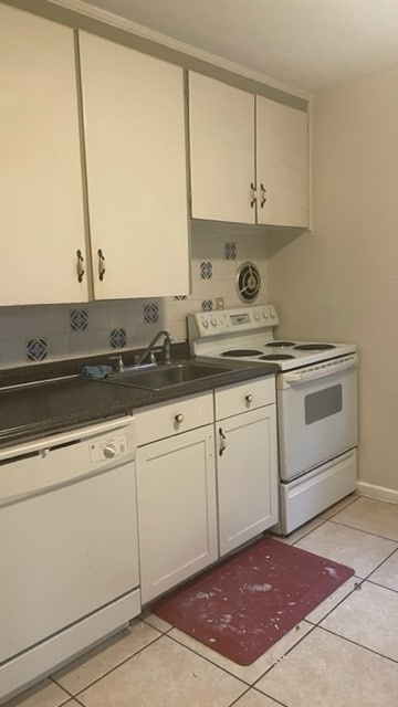 Building Photo - 516 E Esther St