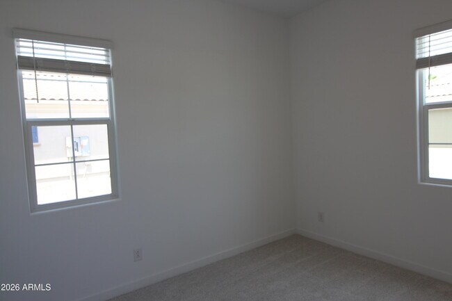 Building Photo - 3831 E Rainbow Dr