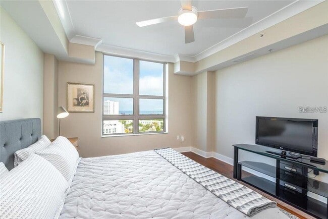 Building Photo - 1350 Main St