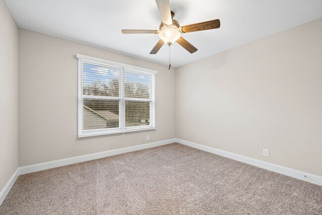 Building Photo - Beautiful 4 bedroom Pet Friendly Home For Rent!