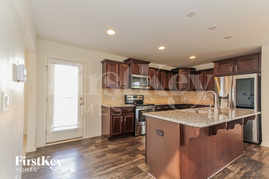 Building Photo - 147 Hidden Lakes Rd