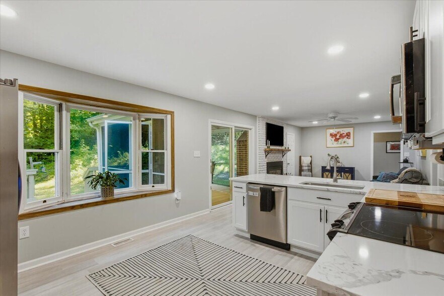 Building Photo - 2641 Dogwood Ln