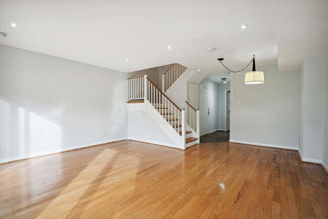 Building Photo - 242 G St SW