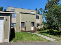 Building Photo - NE Bend 2bed/1.5bath Townhome near St Charles