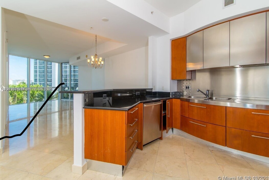 Building Photo - 18101 Collins Ave