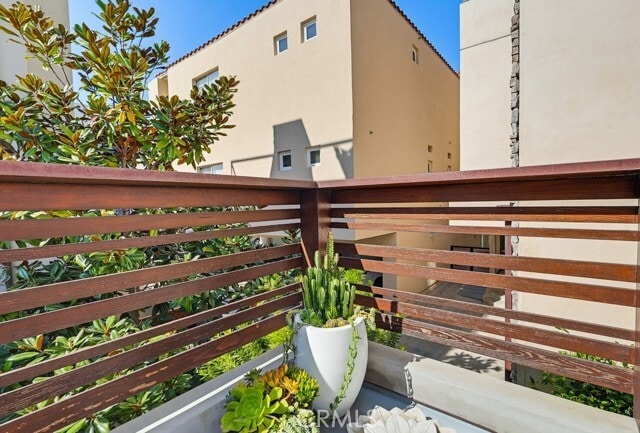 Building Photo - 6713 E Ocean Blvd