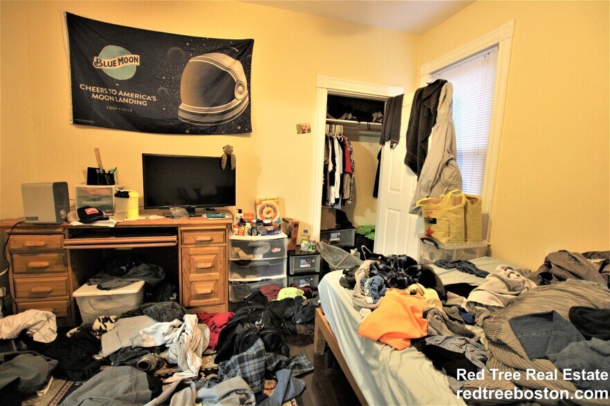 Building Photo - 17 Parker Hill Ave