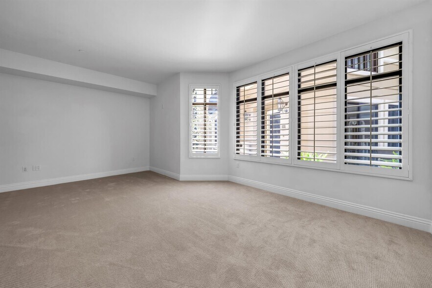 Building Photo - 11847 Gorham Ave