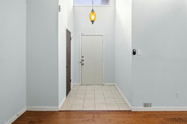 Building Photo - 9834 Teasdale Terrace