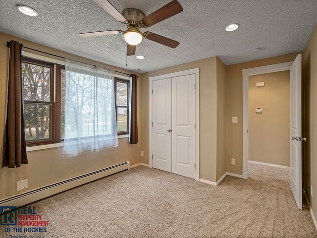 Building Photo - Charming 3-Bedroom Home on 2 Acres with Fr...