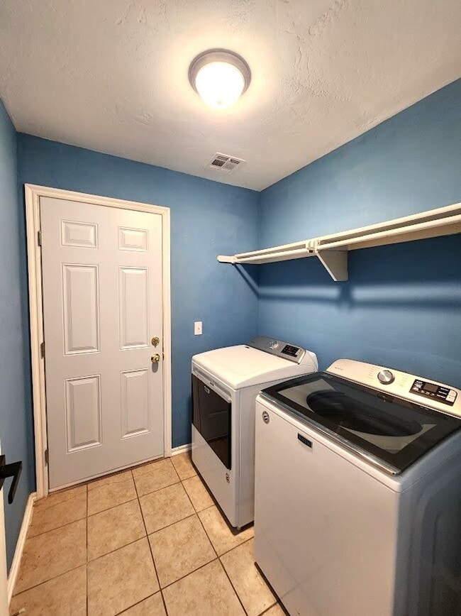 Building Photo - 3 Bed 2Bath 2 Car in the Westlake Addition NW OKC