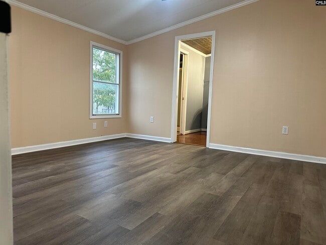 Building Photo - 221 Bentgrass Ln