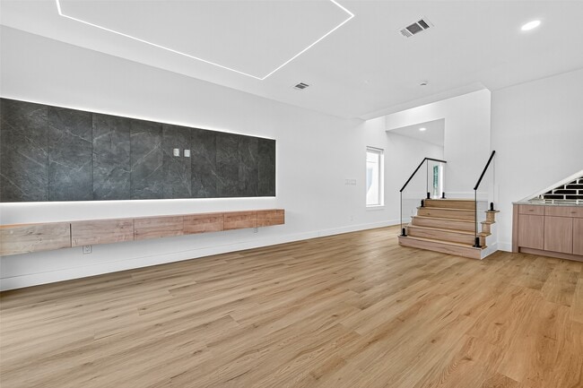 Building Photo - 6427 Lamayah St