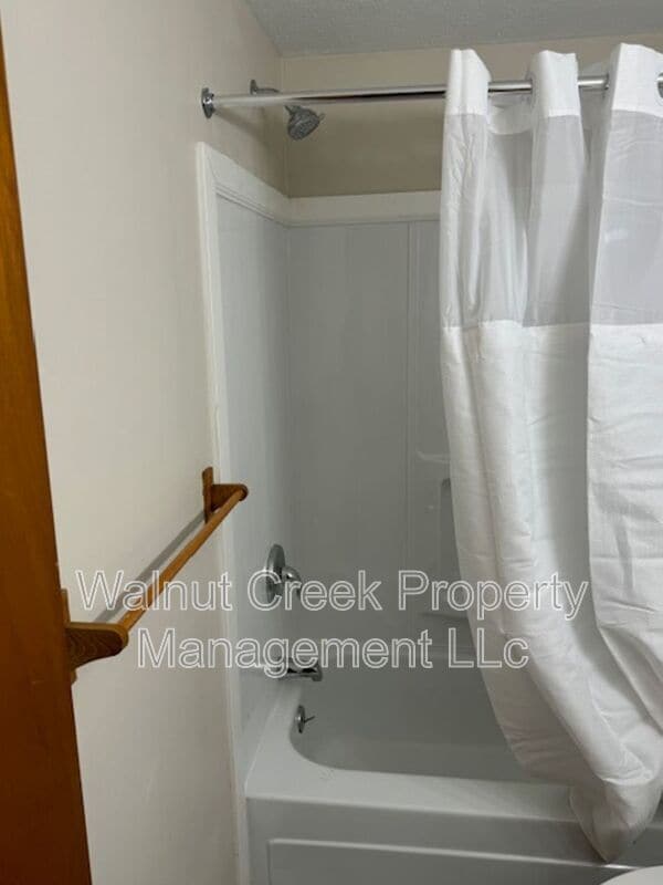 Building Photo - 5520 Beavercrest Dr