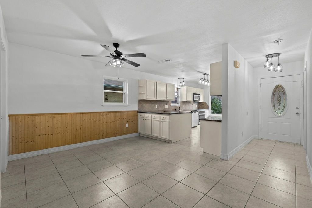Building Photo - 1422 Delabrook Ct