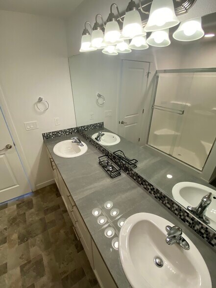 Primary Bathroom - 835 S 25th Ave