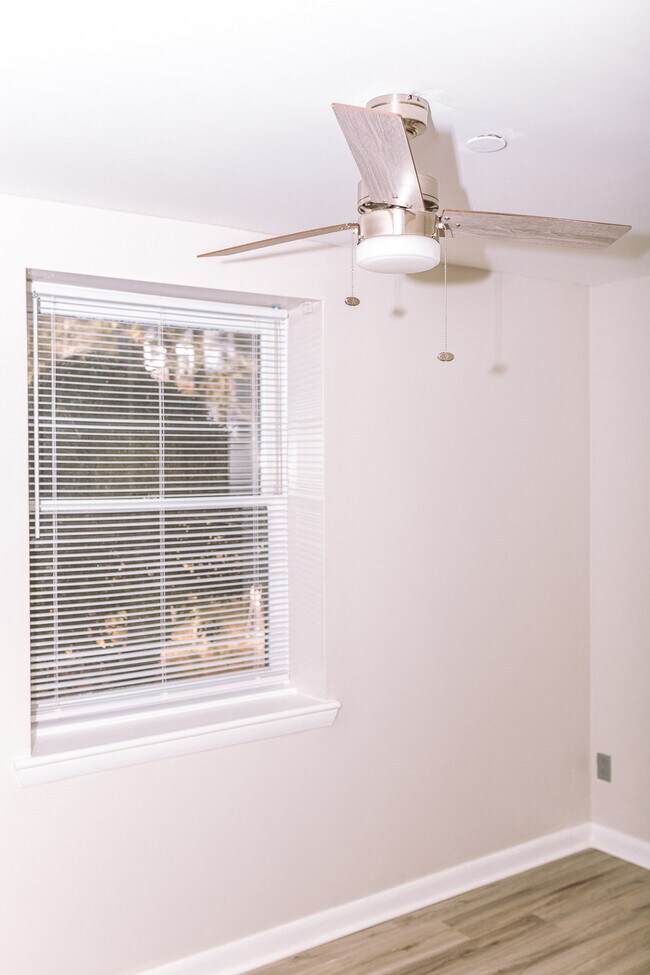 Building Photo - 9808 Emerald Point Dr