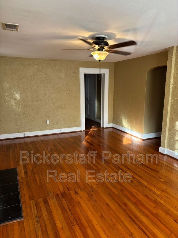 Building Photo - 1221 Owsley Ave