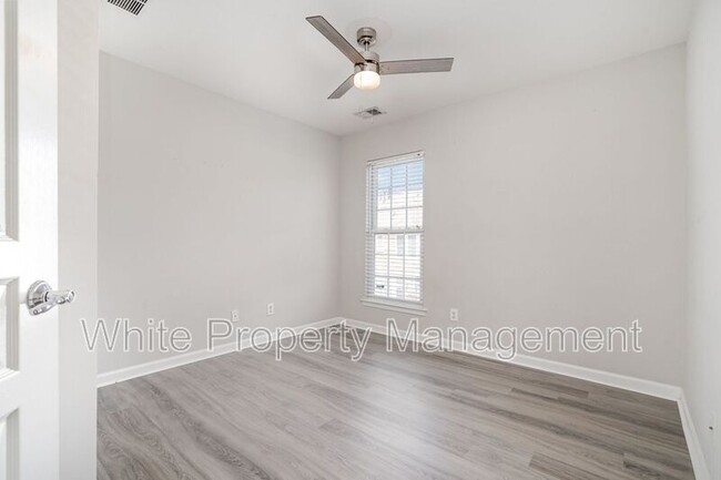 Building Photo - 822 Granby Dr