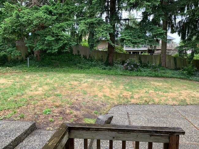 Building Photo - Kenmore House / RENT SPECIAL