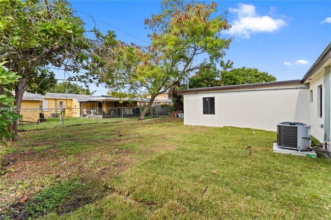 Building Photo - 15920 NW 17th Ct