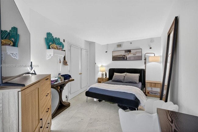 Building Photo - 1000 W Island Blvd