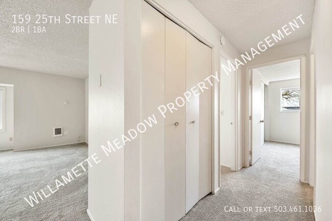 Building Photo - Spacious Updated 2 Bedroom 1 Bath Upstairs...