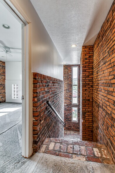 Building Photo - 2128 Merriman Way