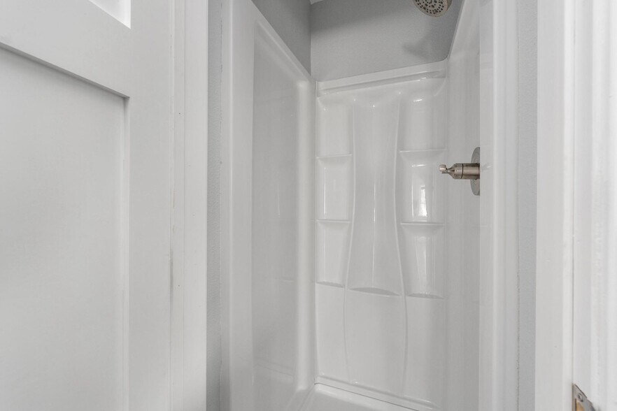 Building Photo - 221 N Elizabeth St