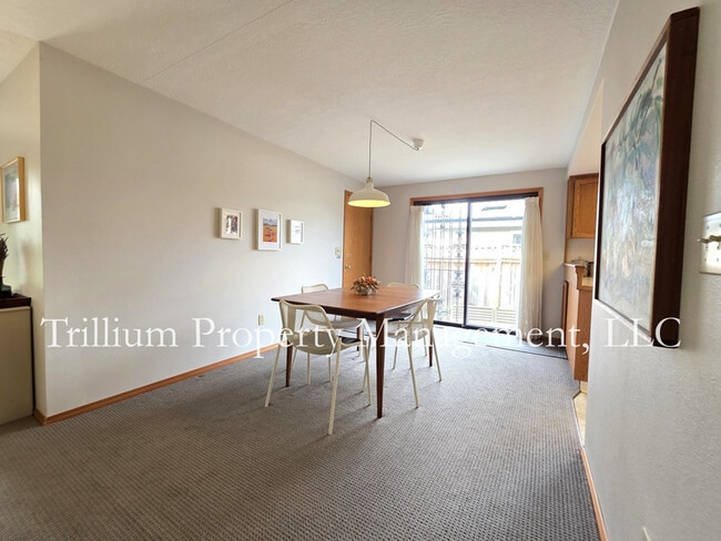 Building Photo - 110 SE 65th Ave