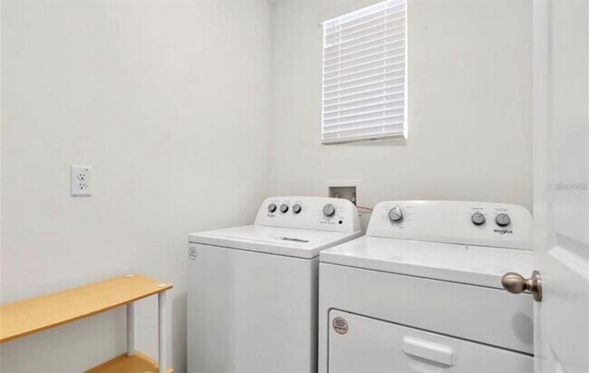 Building Photo - 35724 Sunflower Hl Dr