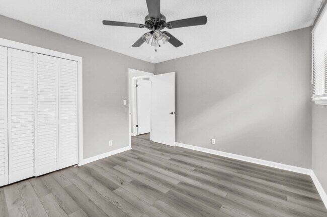 Building Photo - Wonderful 3 bed 2 bath with a modern interior