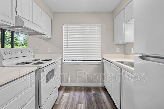 Building Photo - 5660 SW 180th Ave
