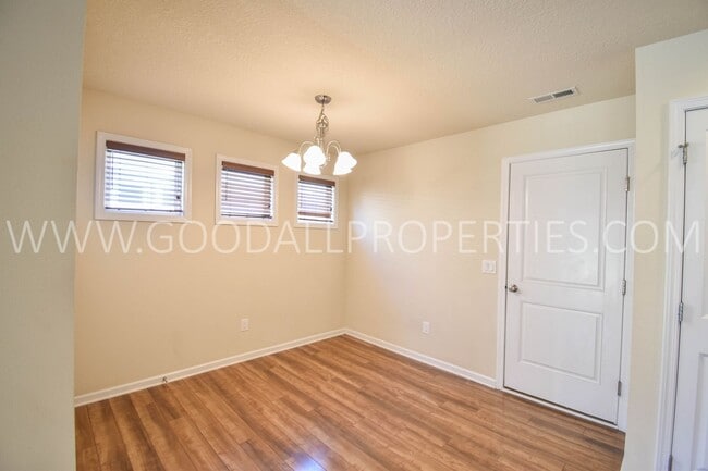 Building Photo - 2-Primary Suite Bedrooms, 2.5-Bath End-Unit Townhome in West Des Moines with Attached 2-Car Garage