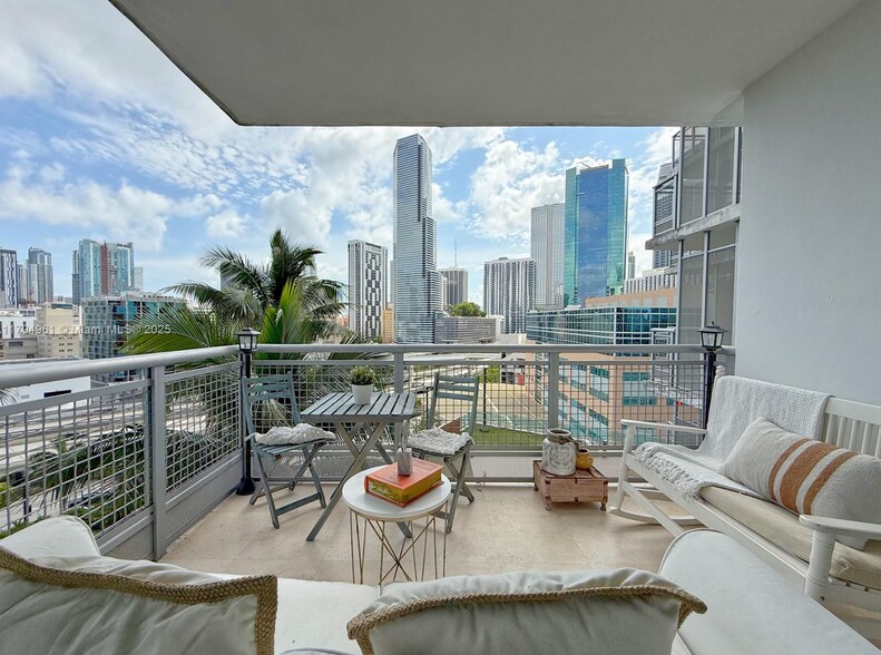 Building Photo - 350 S Miami Ave