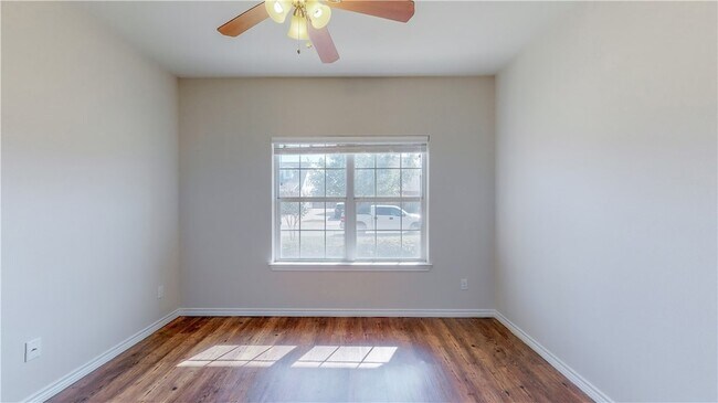 Building Photo - 2487 Horse Shoe Dr