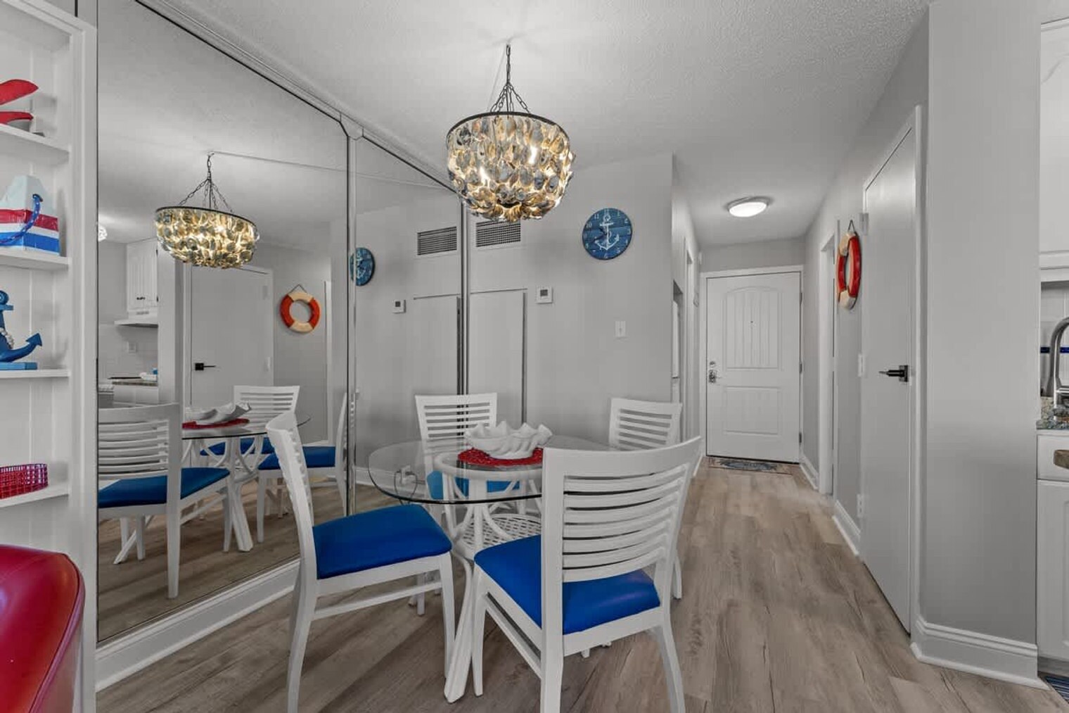 Building Photo - 8817 S Thomas Dr