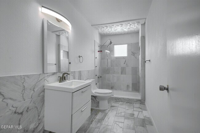 Building Photo - 9709 Vallarta Dr