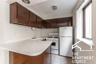 Building Photo - 5909 N Kenmore Ave